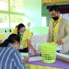 ส่งมอบหีบวัสดุอุปกรณ์ให้กับคณะกรรมการประจำหน่วยเลือกตั้ง